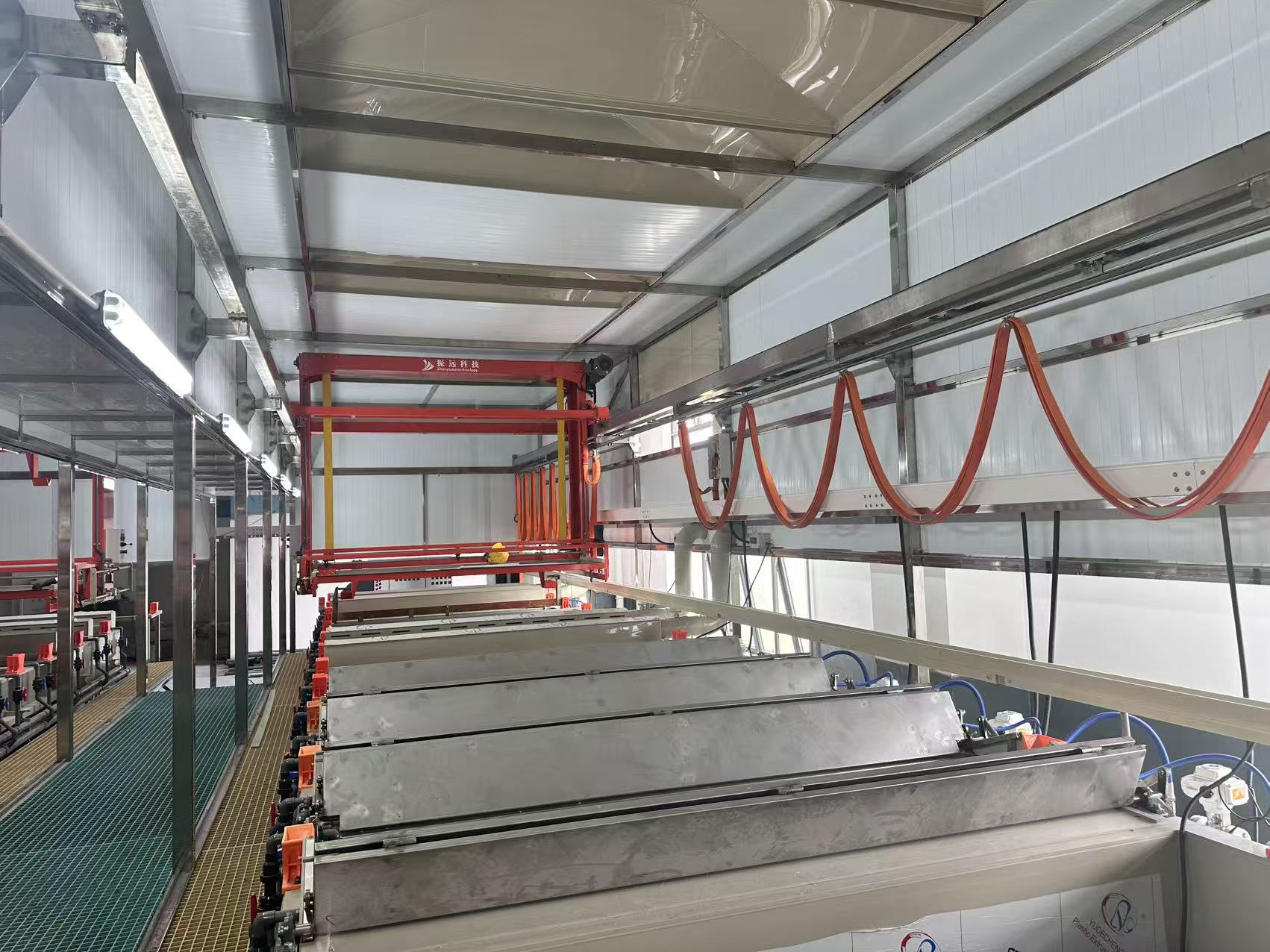 全自動(dòng)龍門式陽(yáng)極氧化線.jpg